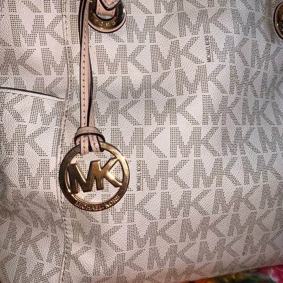 Michael Kors Jet Set Monogram Tote - Picture 2 of 8